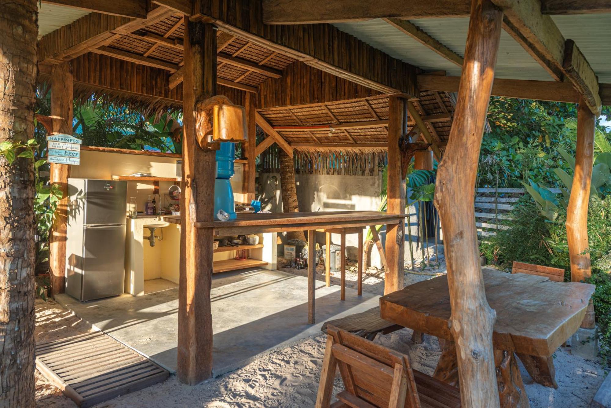 Camanolo Homestay 제너럴 루나 외부 사진