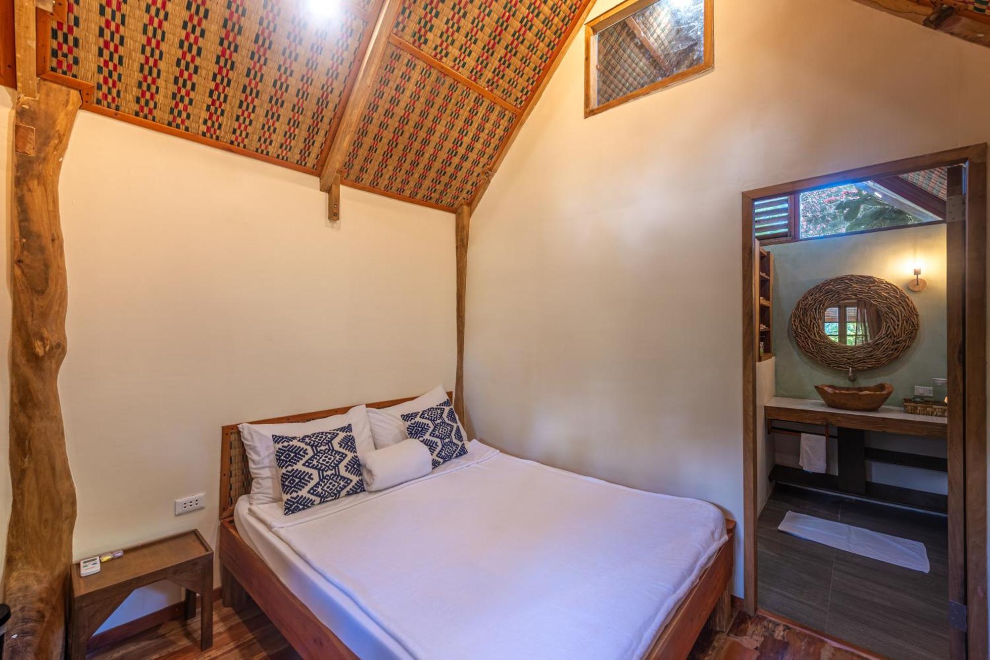 Camanolo Homestay 제너럴 루나 외부 사진