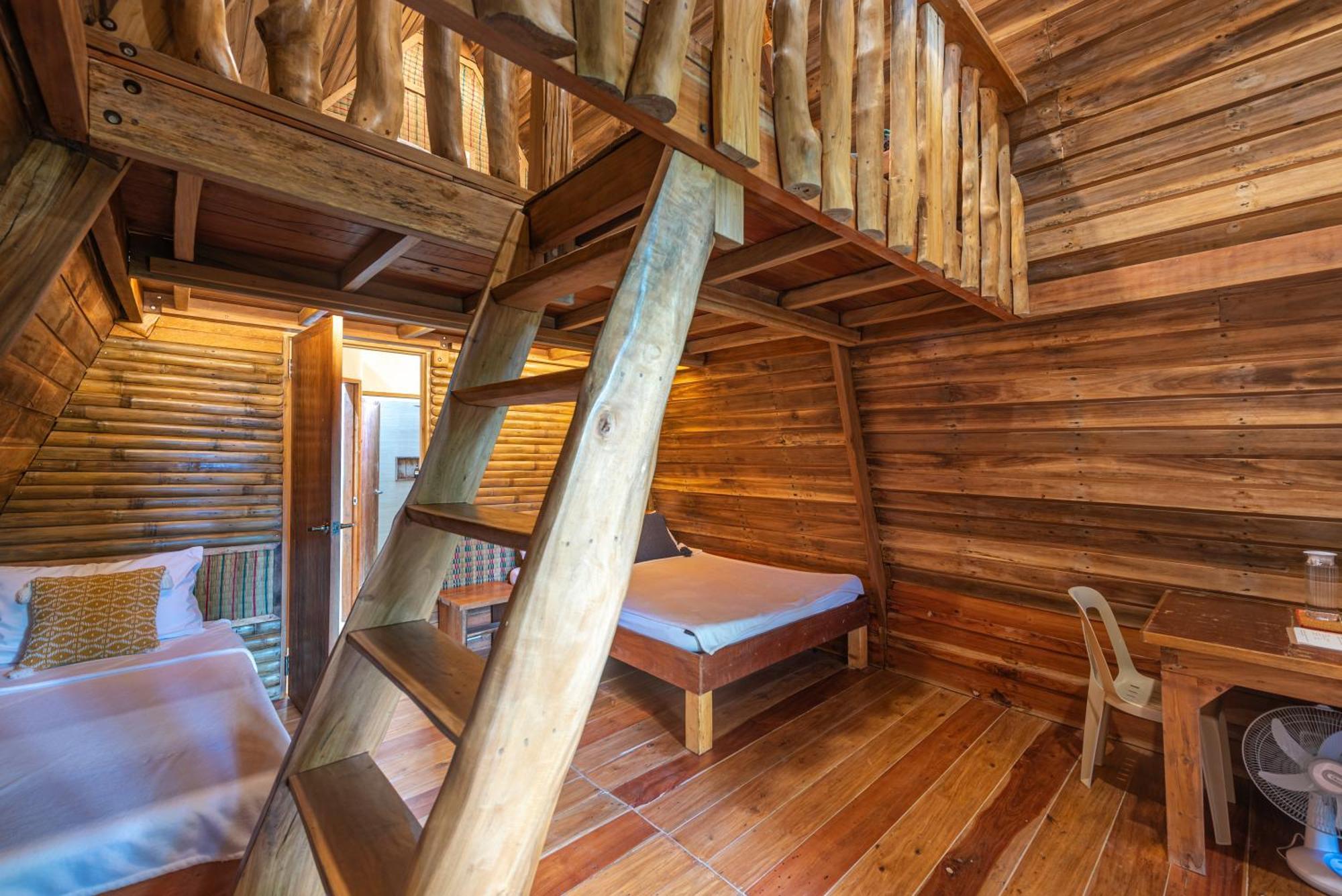 Camanolo Homestay 제너럴 루나 외부 사진