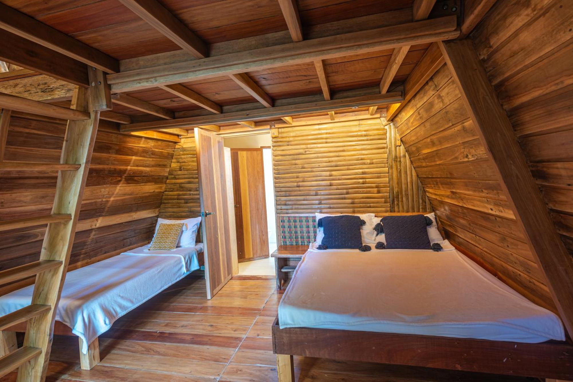 Camanolo Homestay 제너럴 루나 외부 사진