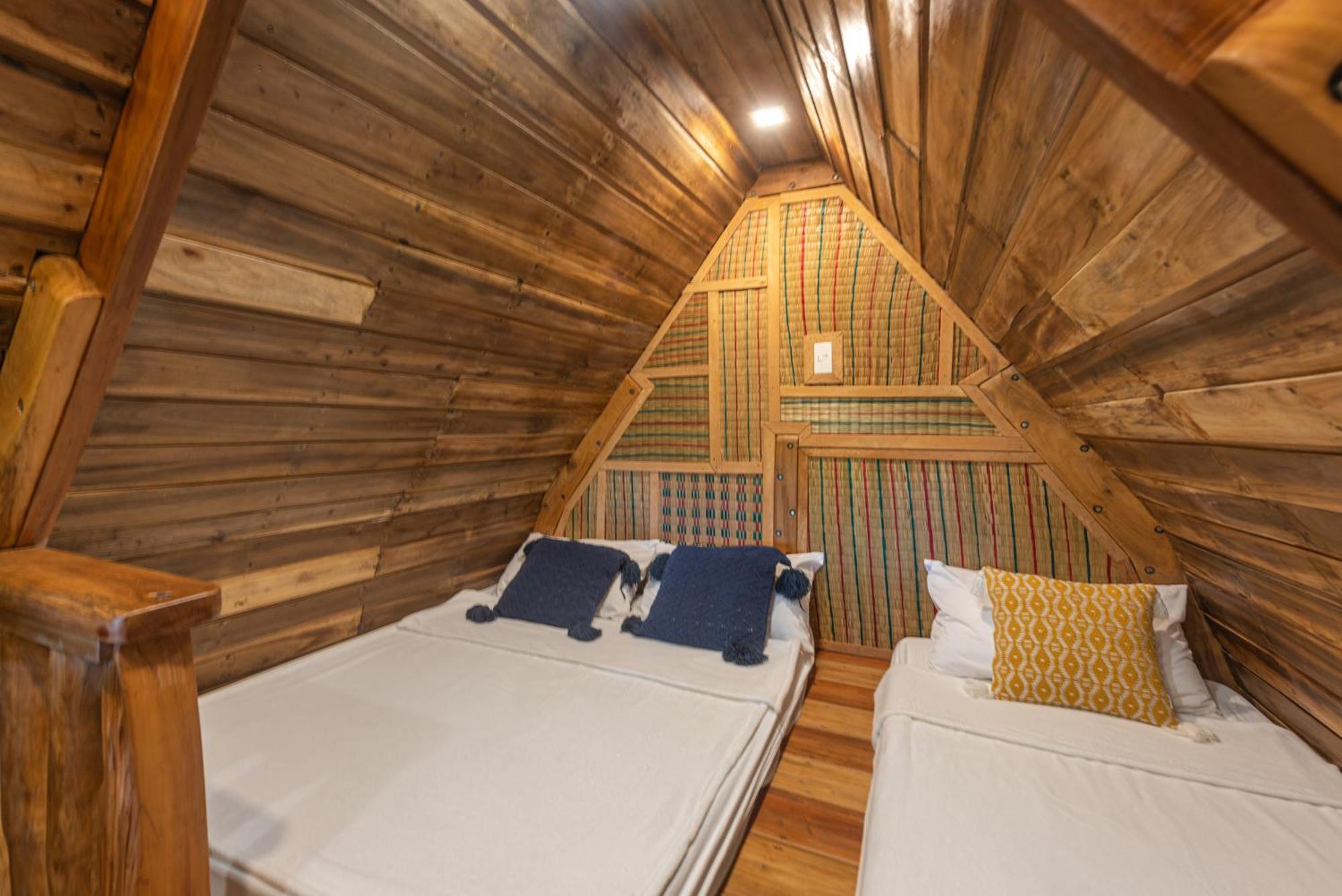 Camanolo Homestay 제너럴 루나 외부 사진